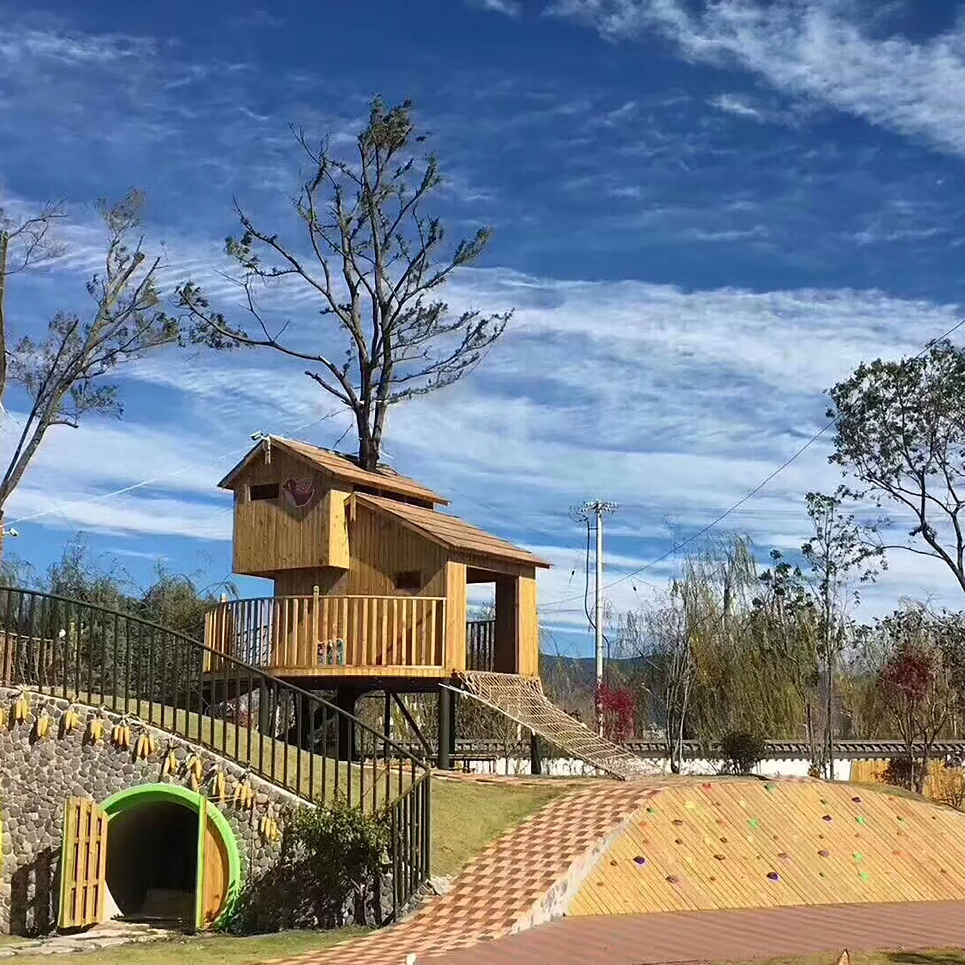 儿童户外木质滑梯游乐设备 组合木制公园幼儿园游乐园景区树屋