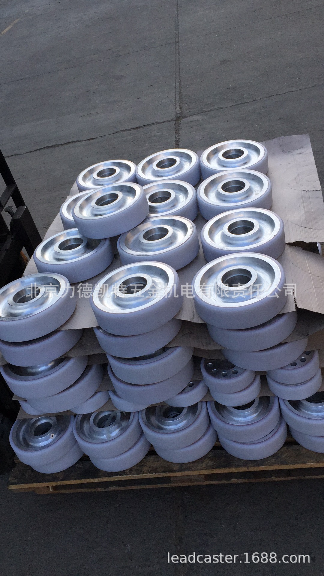 专业生产销售游乐设备的轮子,游乐设备行业的尖端产品--过山车轮子