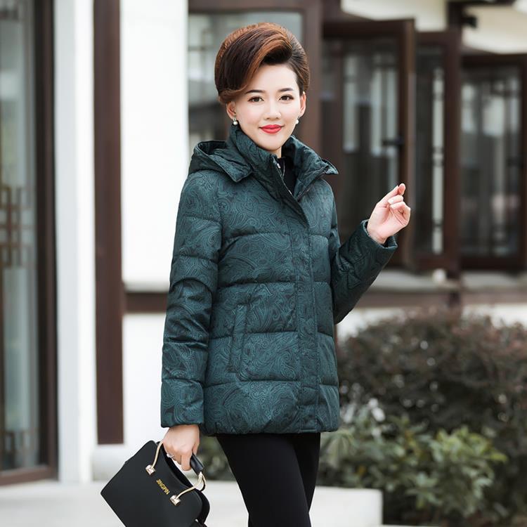 中老年羽绒服女短款老年人外套加厚大码冬季妈妈装老奶奶白鸭绒袄