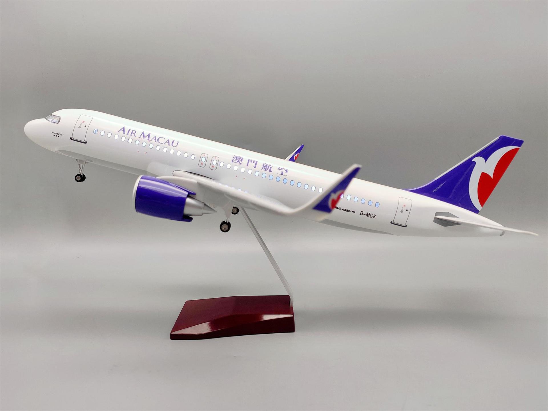 空客a320澳门航空带轮子带灯光仿真飞机模型 民航客机模型玩礼品
