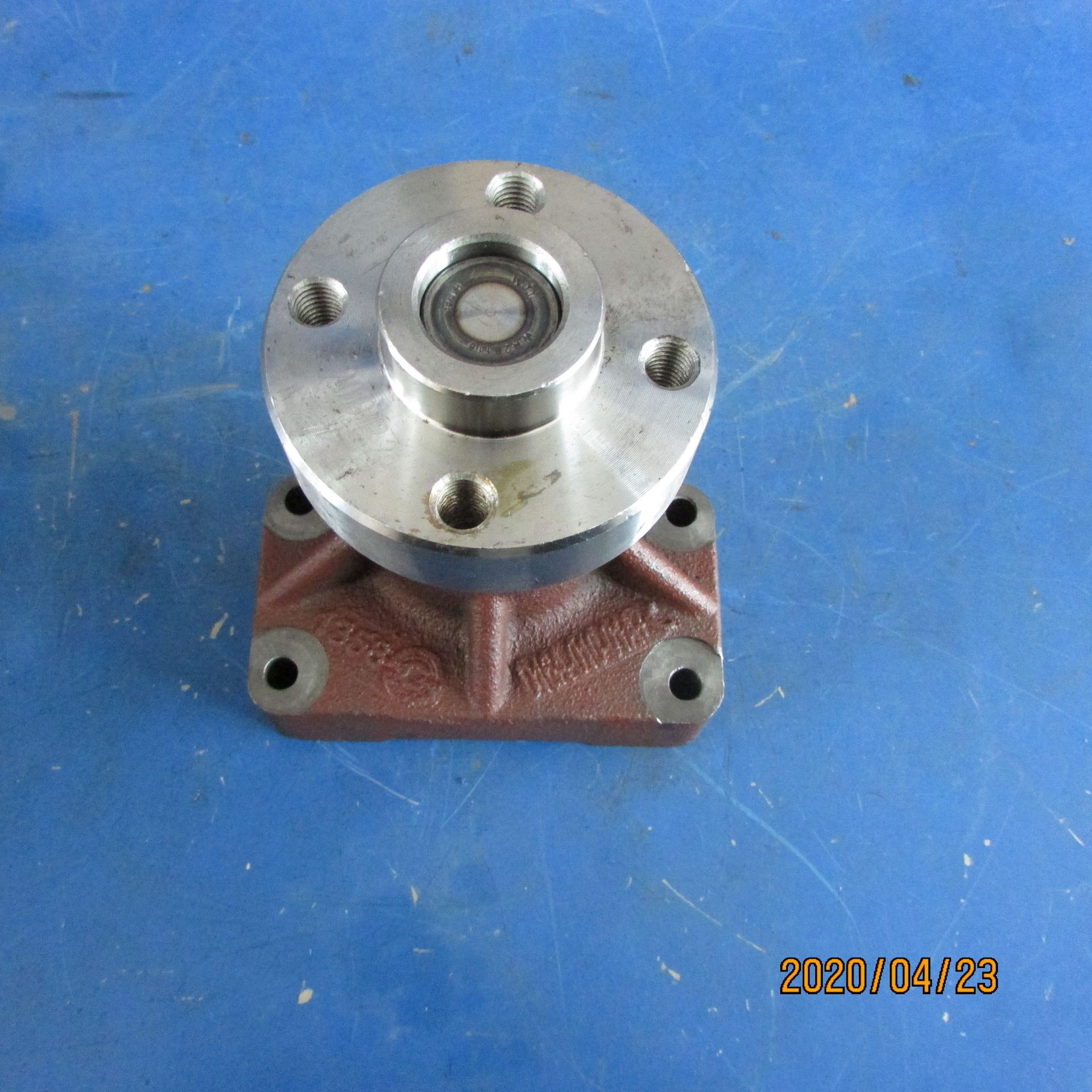 供应徐工lw500fn上柴发动机配件d16a-010-01a风扇轴承座压装部件