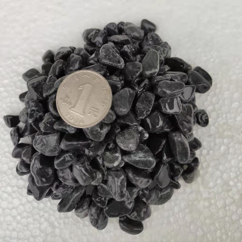 批发黑色鹅卵石庭院园林造景铺路铺地大小石头雨花石黑砾石