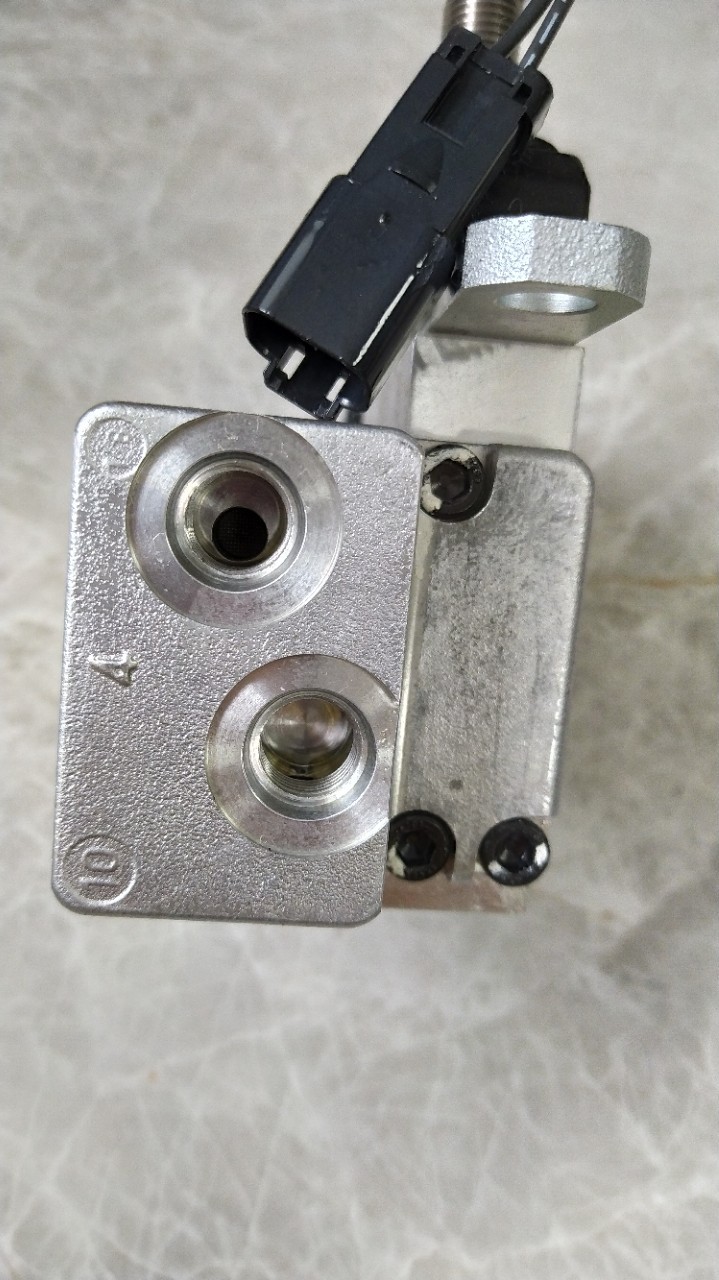 挖掘机配件先导阀 适用小松pc200 702-16-04290先导阀总成