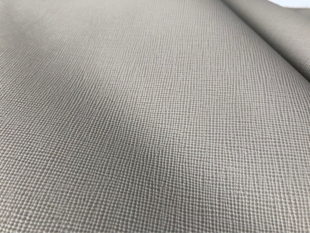 中艺皮革韩国进口头层牛皮灰色十字纹1.6-1.8mm箱包手袋真皮皮料