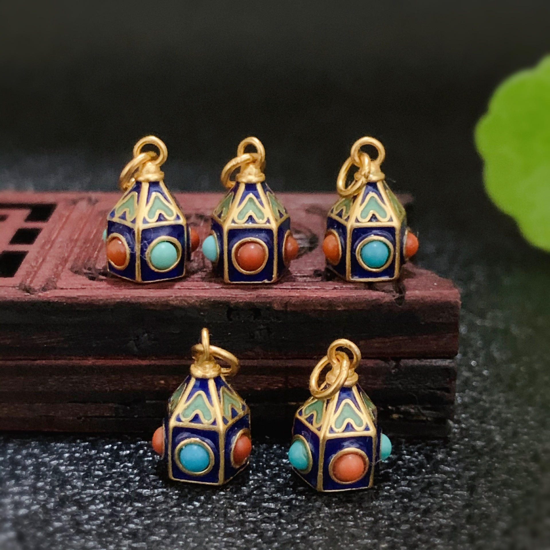 s925纯银镀古法金烧蓝塔型小吊坠镶嵌南红绿松石配珠diy手链配饰