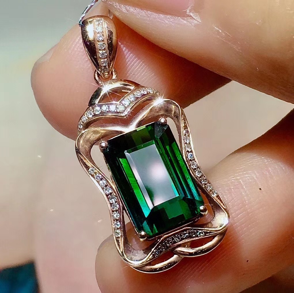 新款高端时尚长方形仿真祖母绿碧玺吊坠女 镀18k玫瑰金色锁骨链