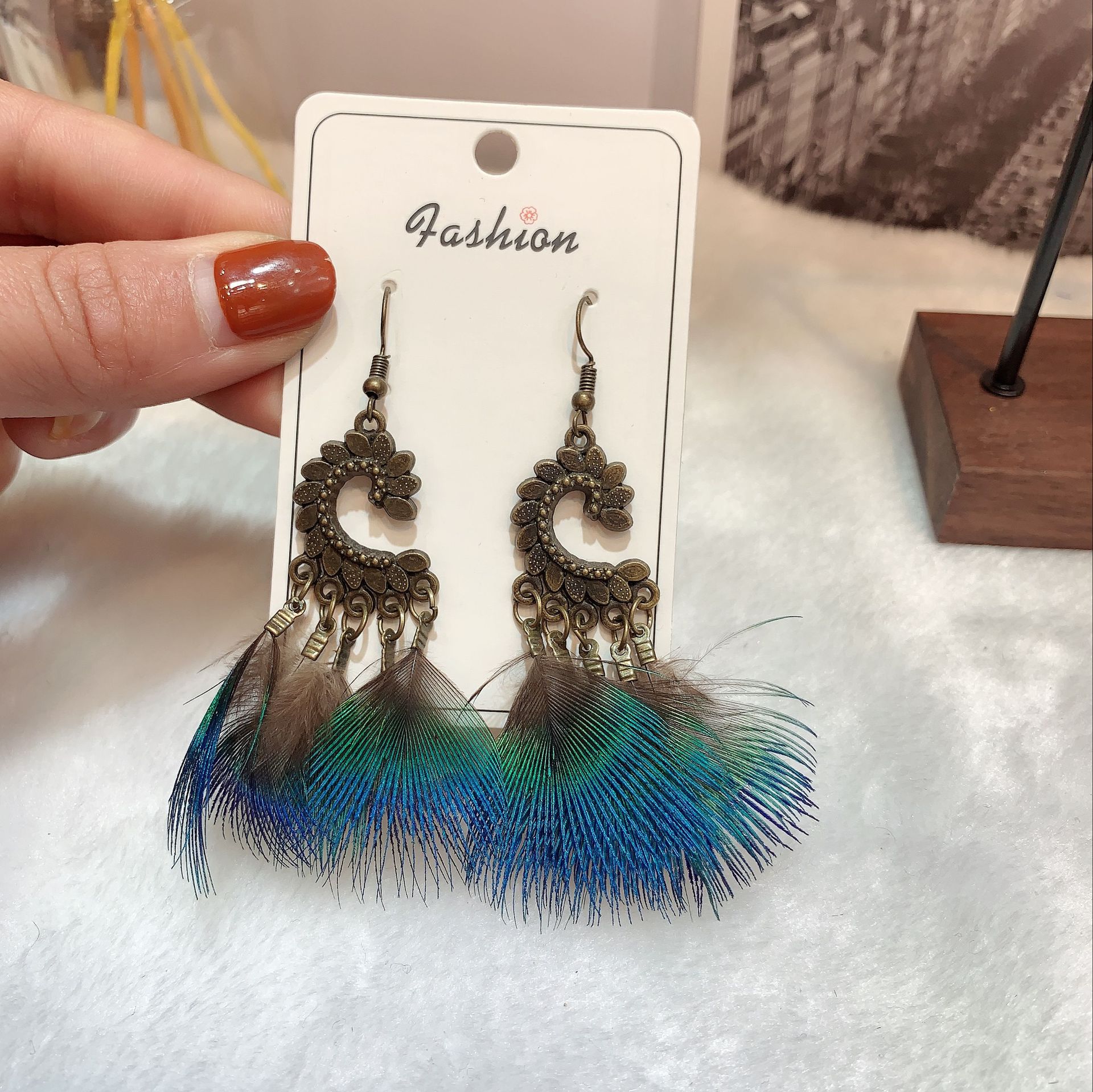 新款复古耳形合金孔雀羽毛耳环波西米亚孔雀羽毛耳饰复古孔雀耳饰