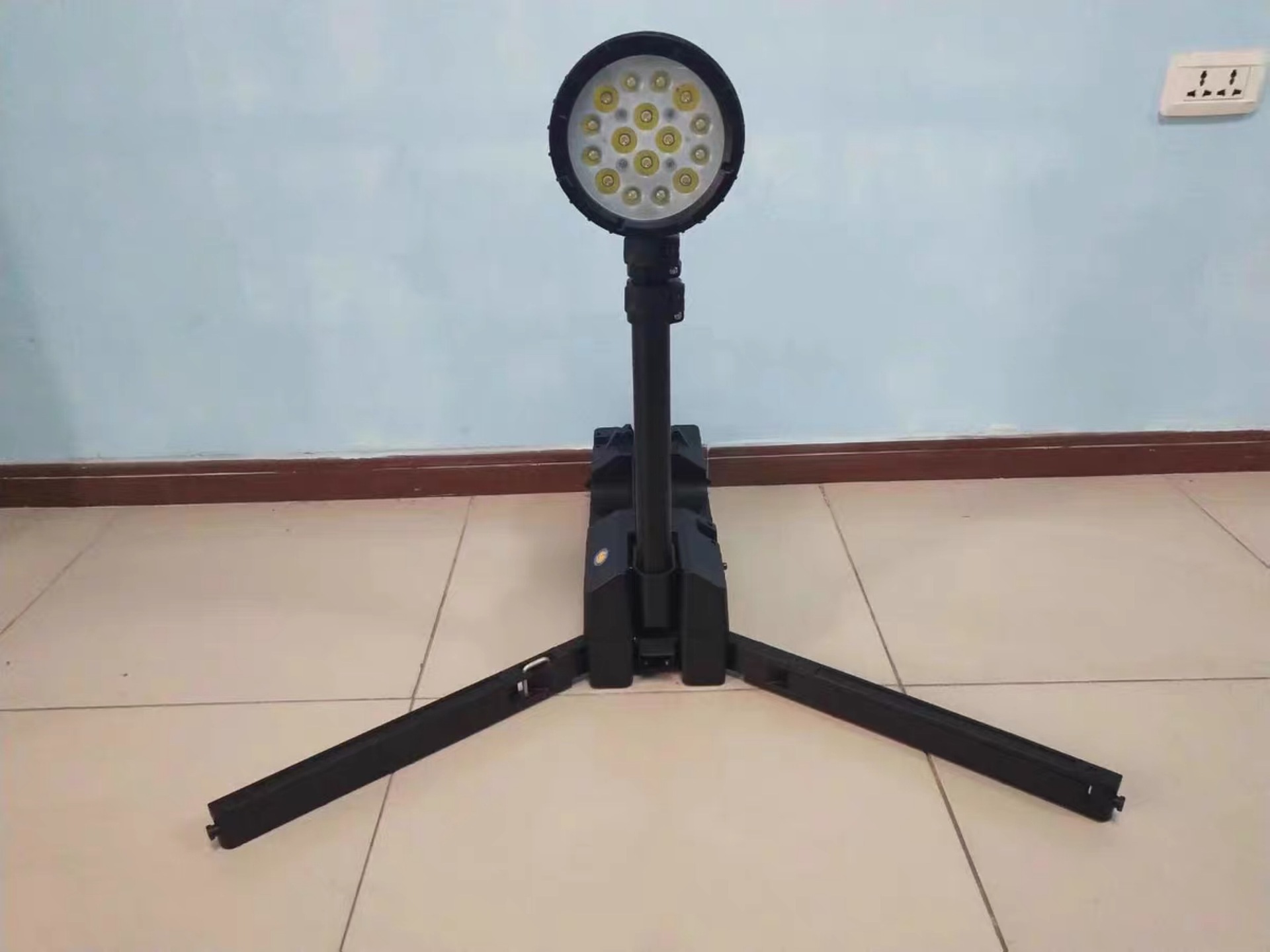 fw6117 轻便式led防爆移动工作灯 便携式应急升降移动照明灯 50w