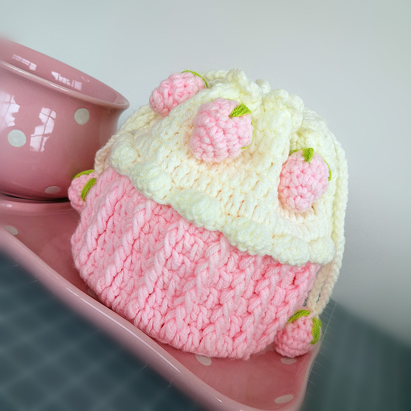 厂家直销小红书同款手工编织可爱草莓蛋糕束口包包