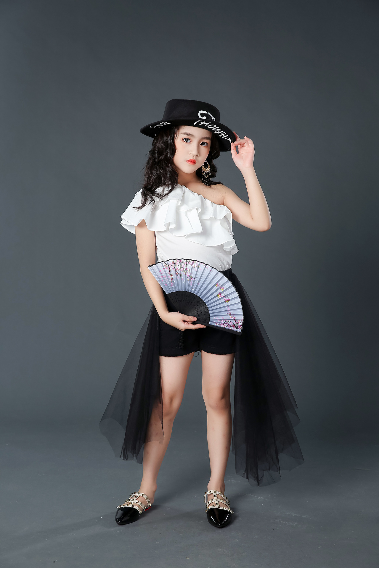 女童荷叶肩走秀潮服时尚儿童模特比赛演出服黑白色车模摄影酷礼服