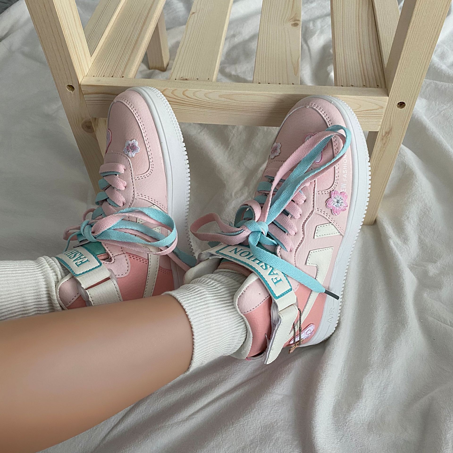 dailu2020秋冬新款ins风少女心运动鞋韩版ulzzang高帮球鞋