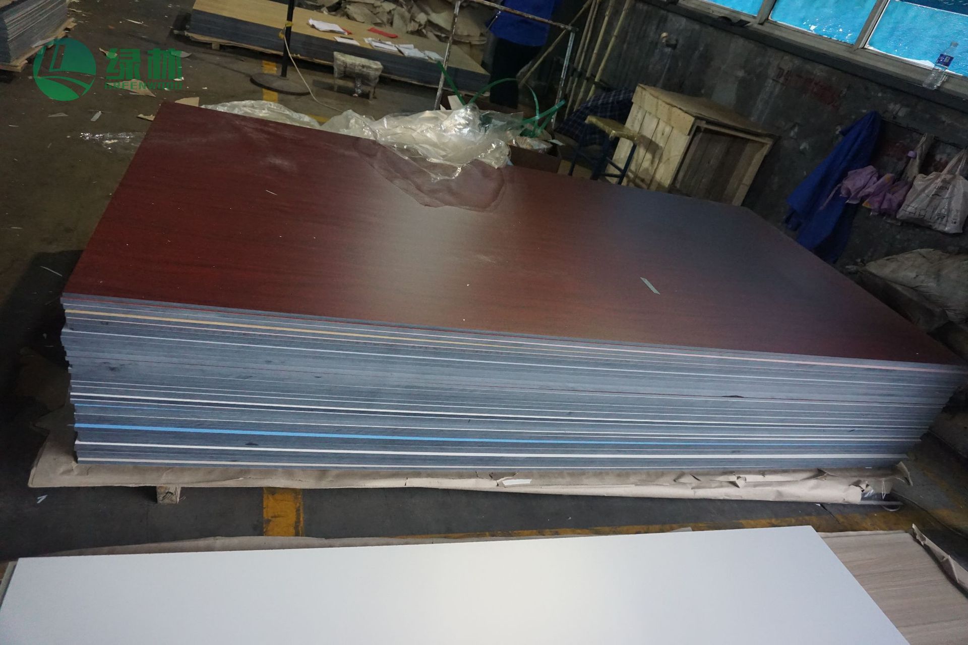 康倍特板材 b级防火倍特板厨房台面 公共厕所隔间 学校学生桌面