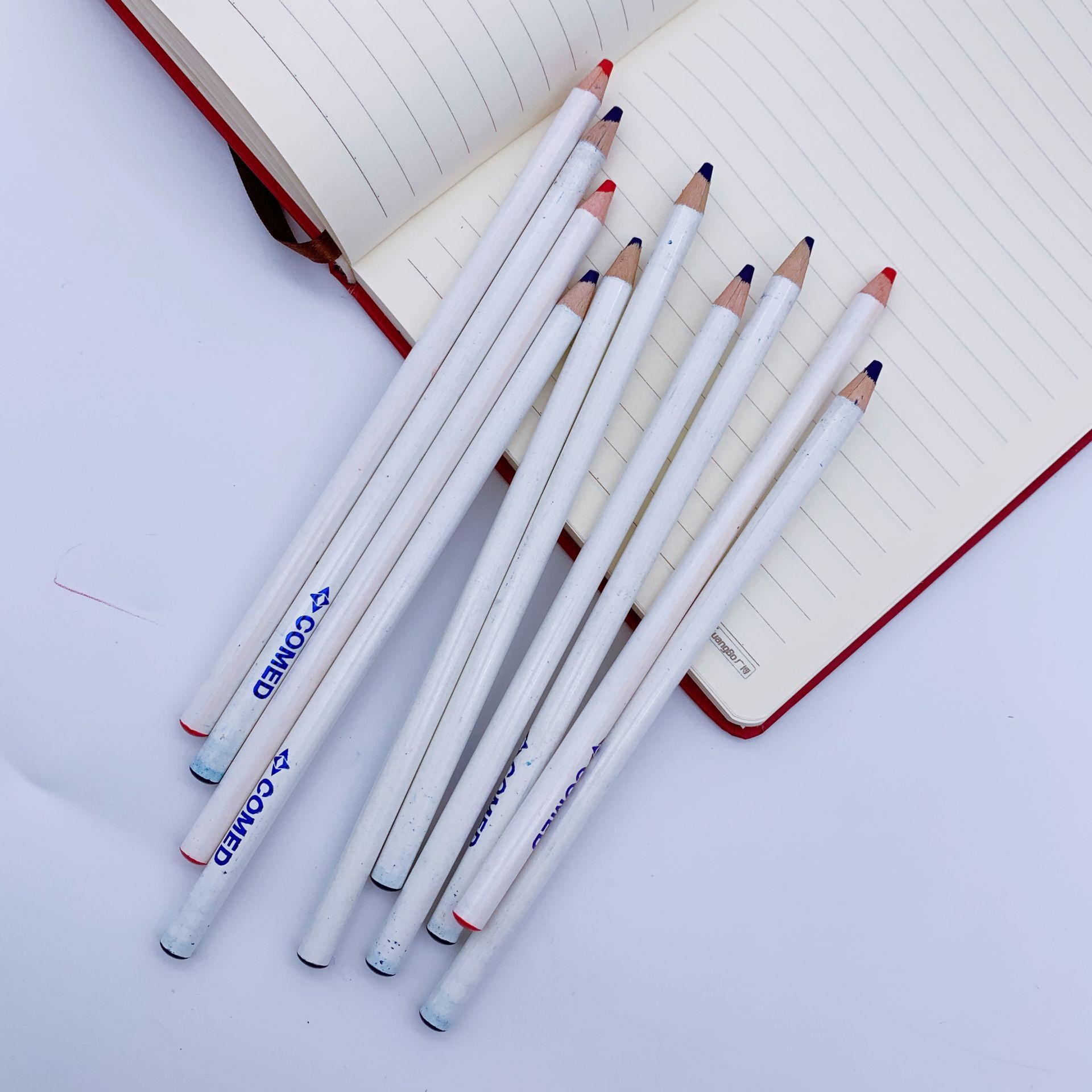 彩色红蓝铅笔