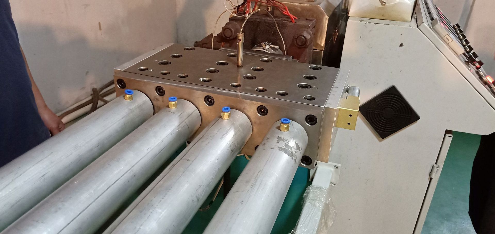 供应pvdf棒材挤出模具 一模四出 一模八出棒材挤出模具