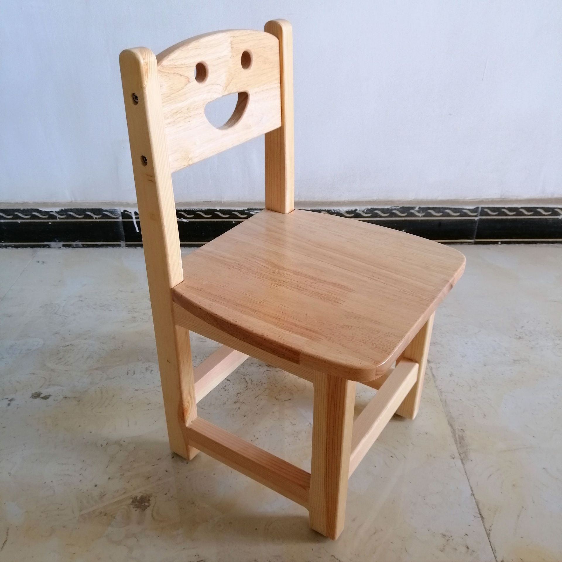 【厂家招商】曹县喜来乐幼儿园早教实木儿童椅子(笑脸)