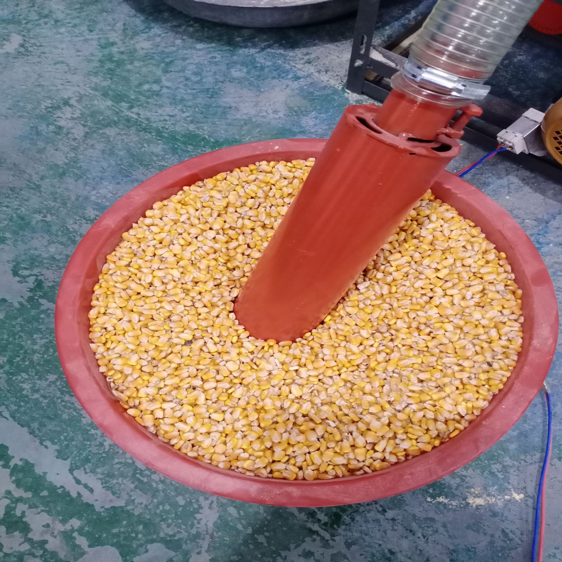 自吸式粉碎机 无尘出料 玉米粉碎机 粗细可调 中草药 大料磨面机