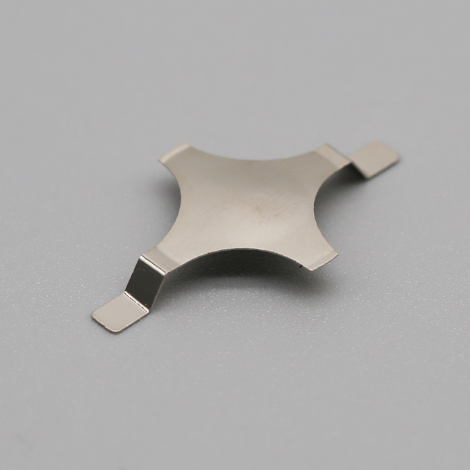 东莞厂家定做精密五金冲压弹片加工非标定制 不锈钢灯饰弹片打样