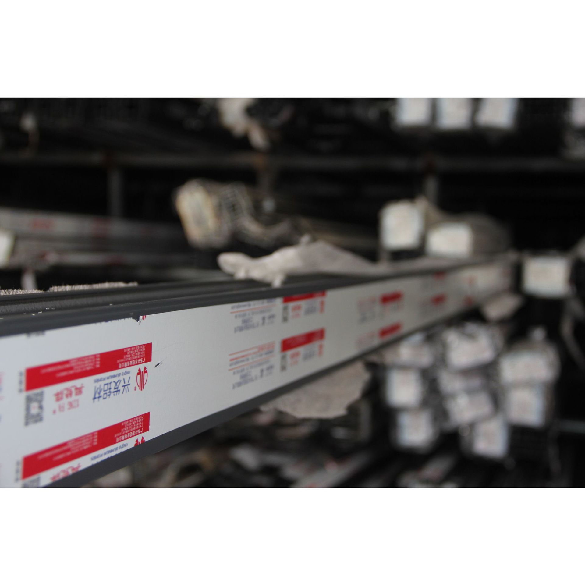 广东兴发铝材门窗 大型铝型材批发铝合金门窗型材