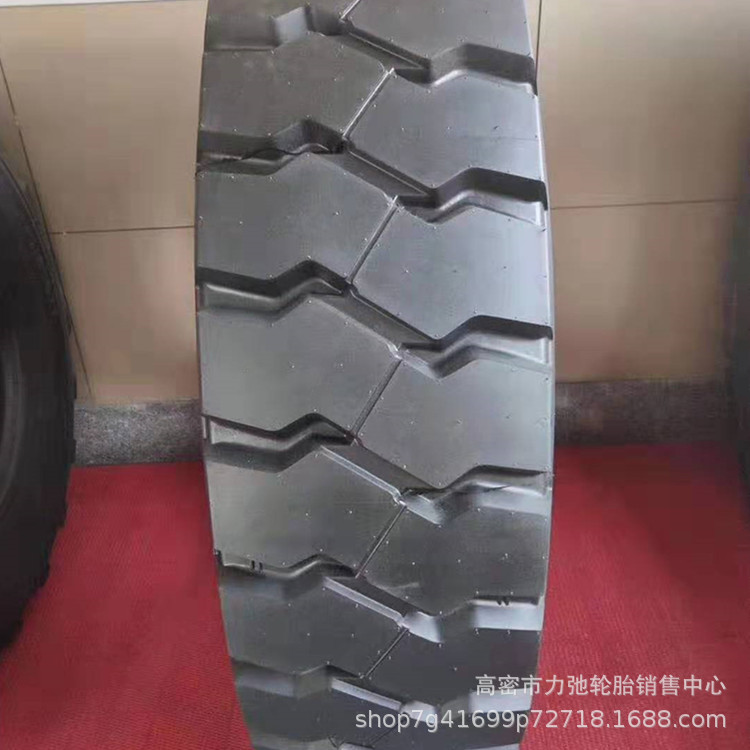 1400r24钢丝胎矿山花纹轮胎大载防刺扎抗压厂家现货批发1400r24