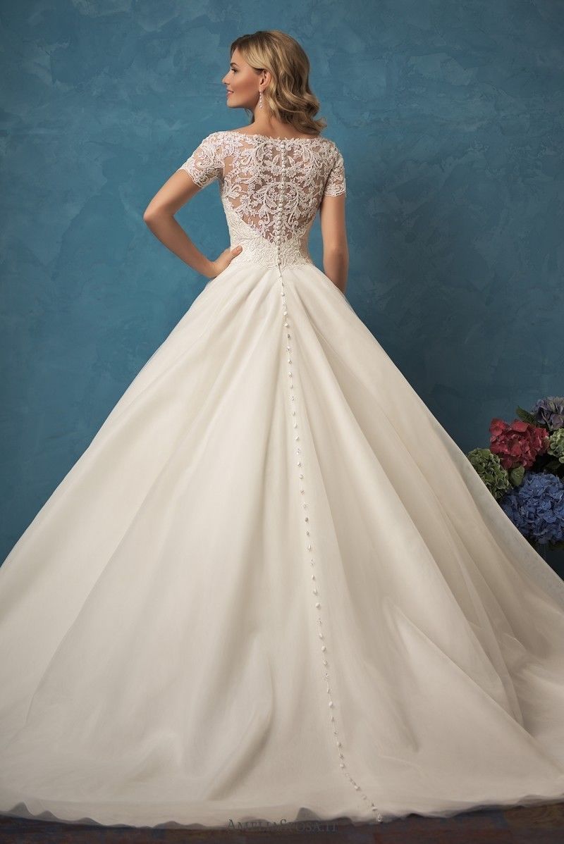 婚纱礼服2020新款新娘蕾丝短袖拖尾显瘦新娘结婚蓬裙v领婚纱包肩