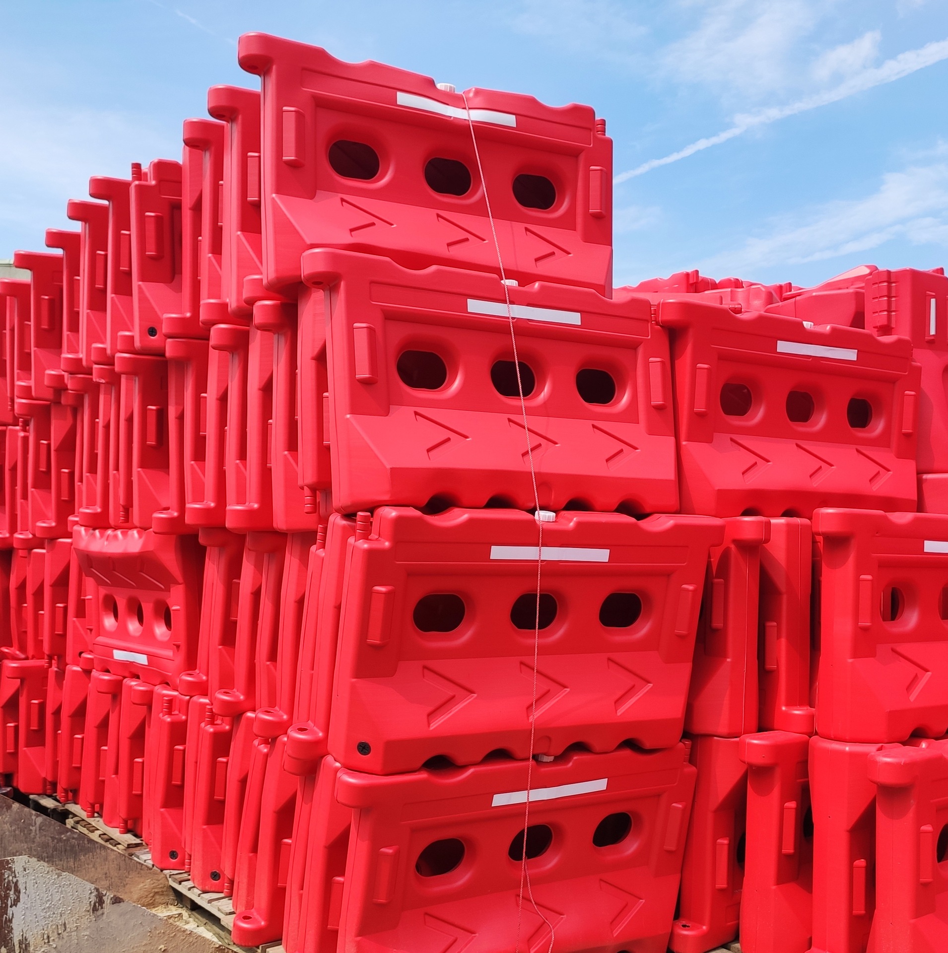 优质套杆三孔水马高速公路隔离水马广州深圳围栏水马交通设施