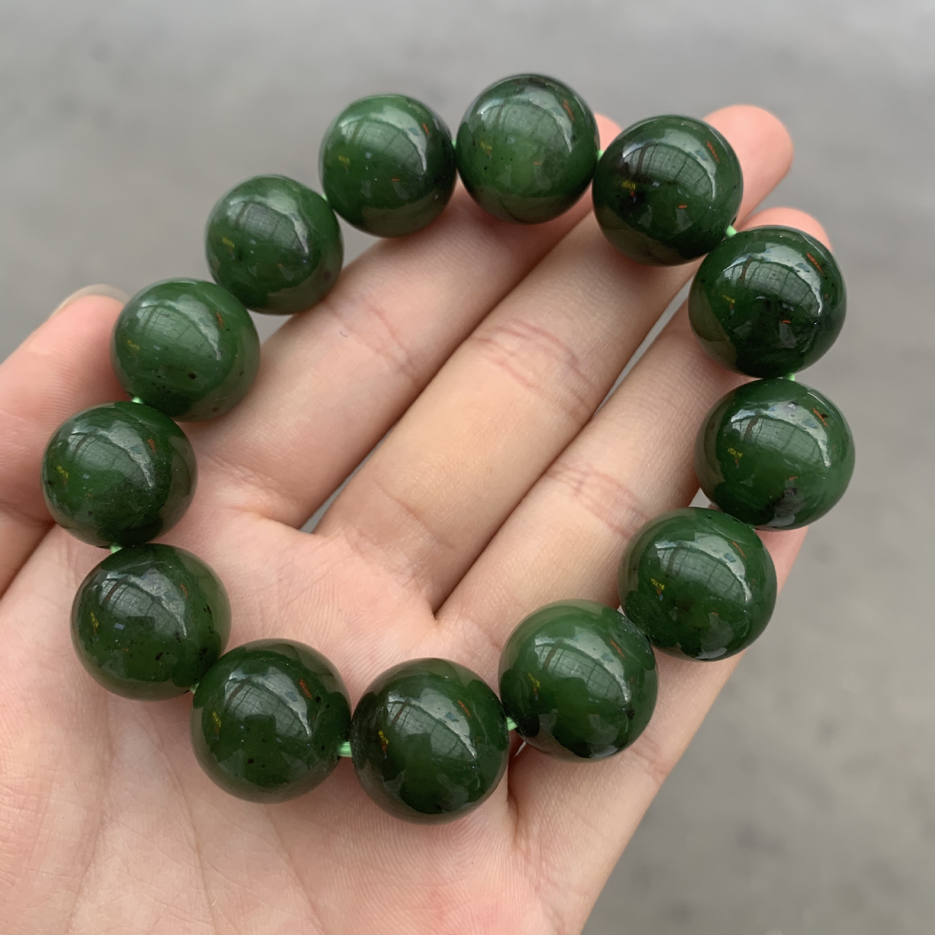 新疆和田碧玉手链 老料菠菜绿碧玉手串男女款 送礼佳品