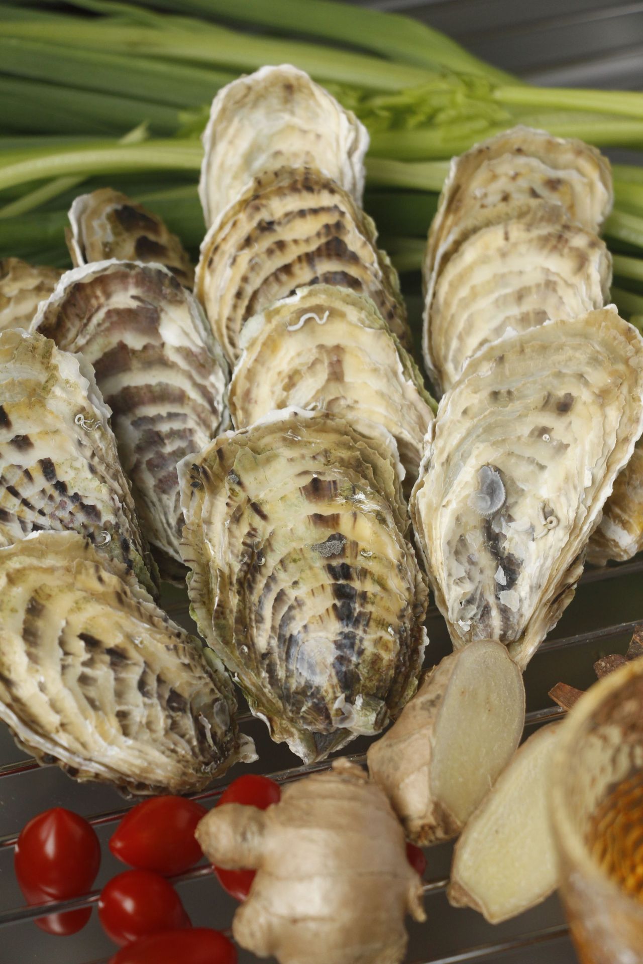 福建海鲜新鲜生蚝供应带壳肥美烧烤生蚝冰冻新鲜生蚝福建蠔王食品