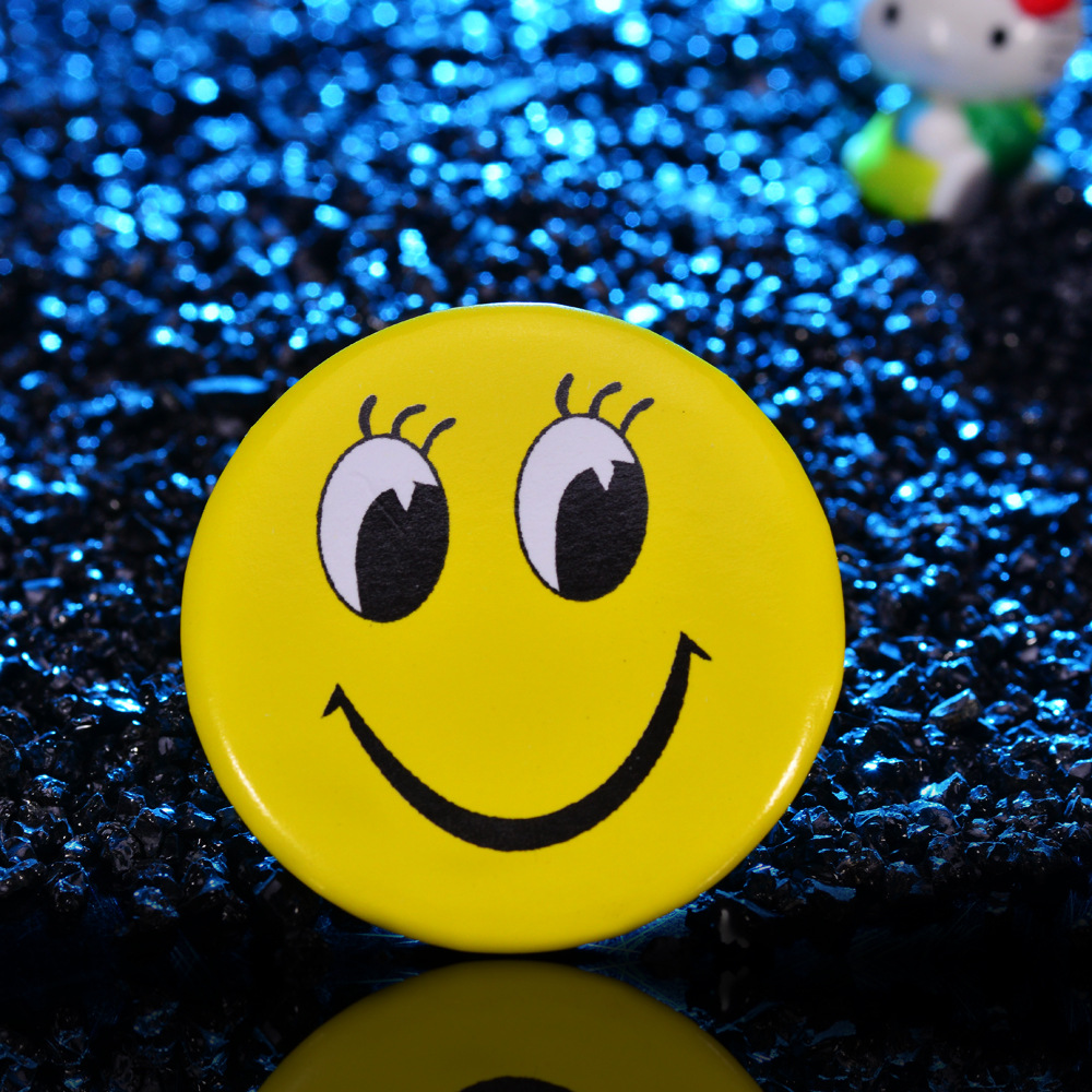 包邮别针笑脸胸牌微笑服务牌酒店餐饮员工牌卡通胸牌个性徽章胸牌