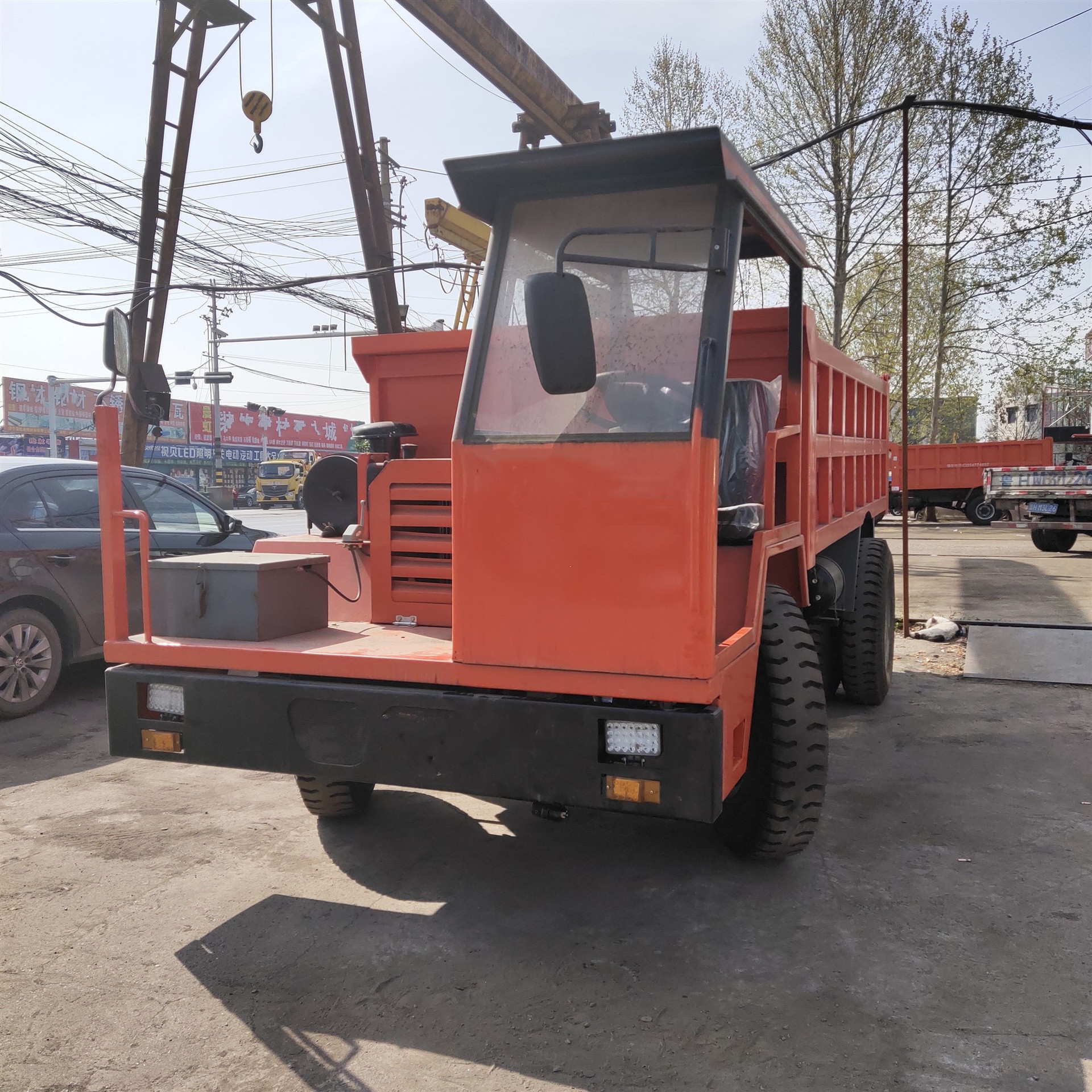 25吨拉矿石的变形拖拉机 矿安井下无轨胶轮出渣车