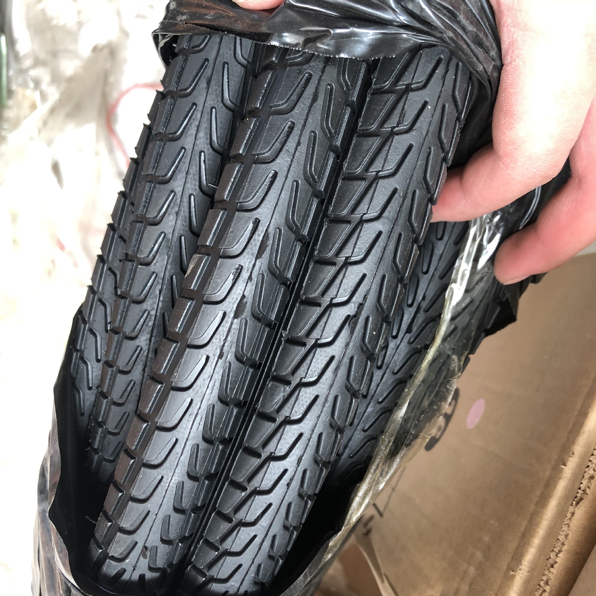 批发自行车轮胎 东岳自行车童车山地车 12/14/16/20/24/26外胎