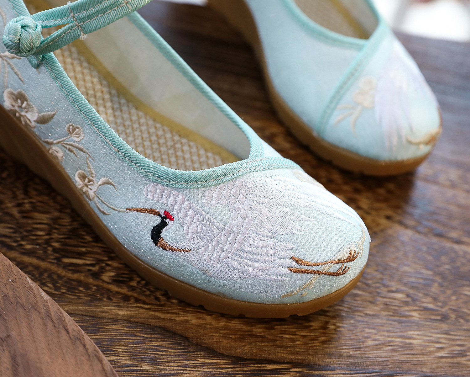 【鹤吟】汉服配饰增高坡跟绣花布鞋盘扣中国风古装鞋子女单鞋