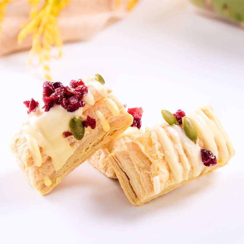 代工烘焙店热卖甜品松塔酥桂花千层酥饼蔓越莓零食挞挞酥食品厂家