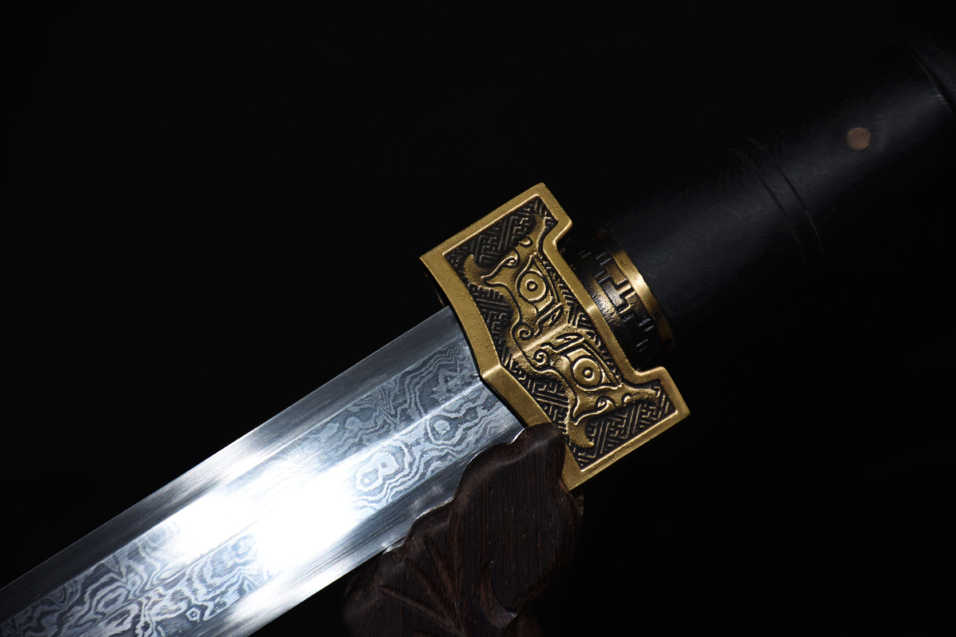 龙泉市刀剑仿古铜装花纹钢一体宝剑防身八面剑手工锻打汉剑未开刃