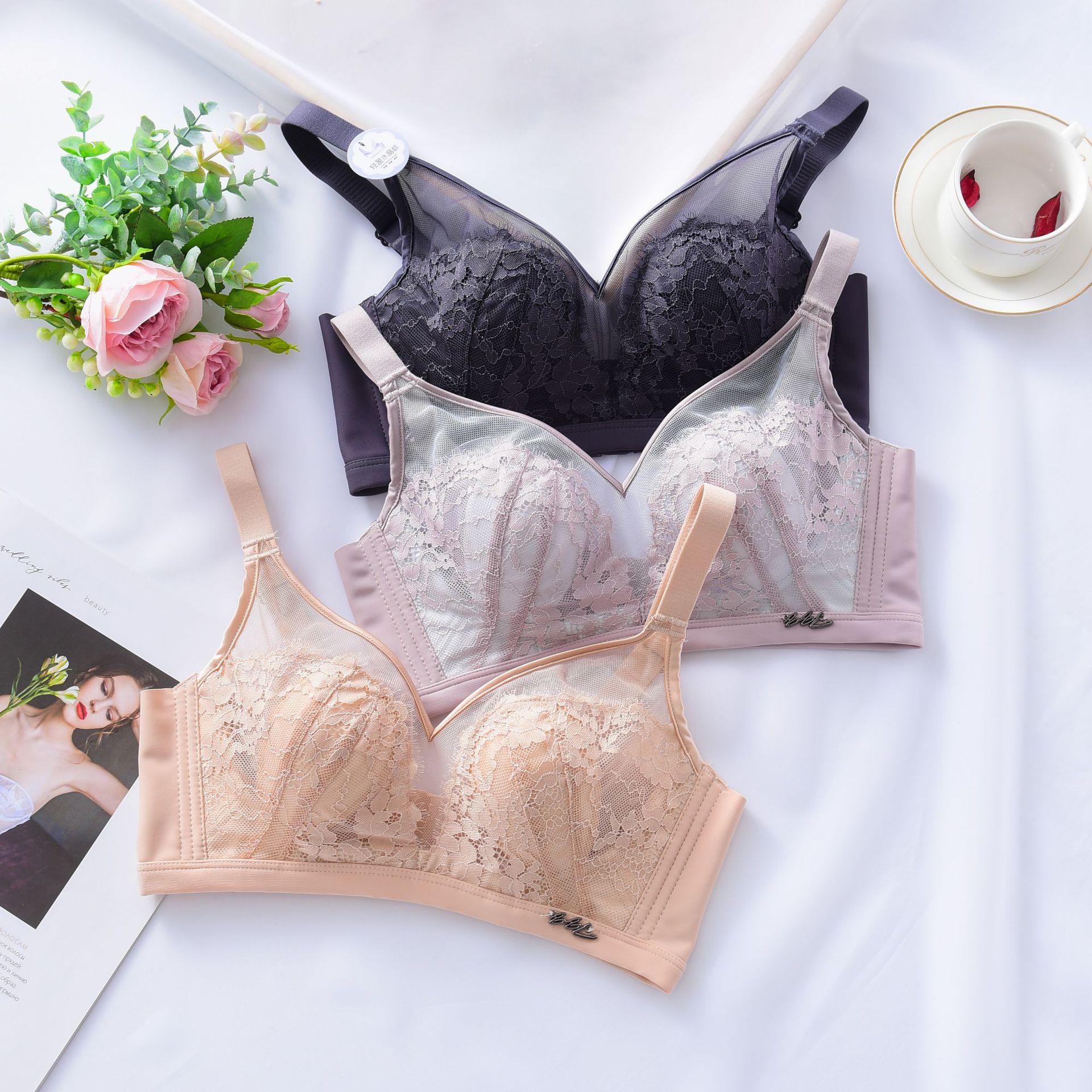 2020新款超薄款女士冰丝透视抹胸内衣大胸显小性感蕾丝文胸水晶杯