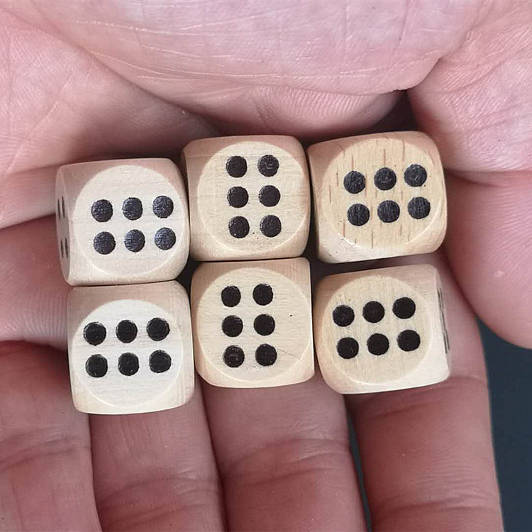 厂家批发定制多规格木质骰子筛子儿童木制玩具飞行棋配件游戏色子