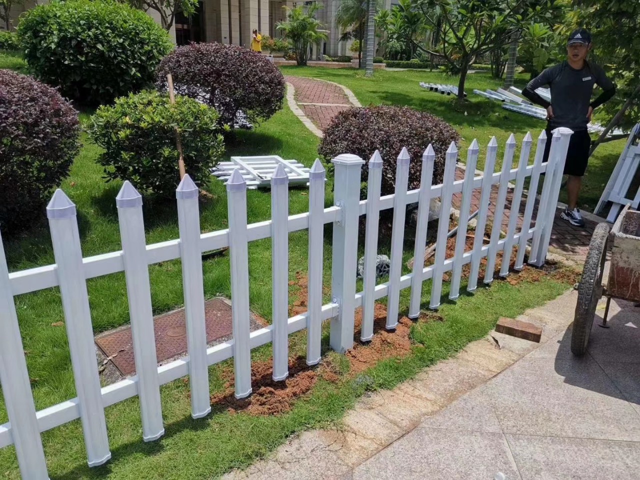 江西上饶草坪护栏 pvc 塑钢护栏 草坪围栏 规格厂家