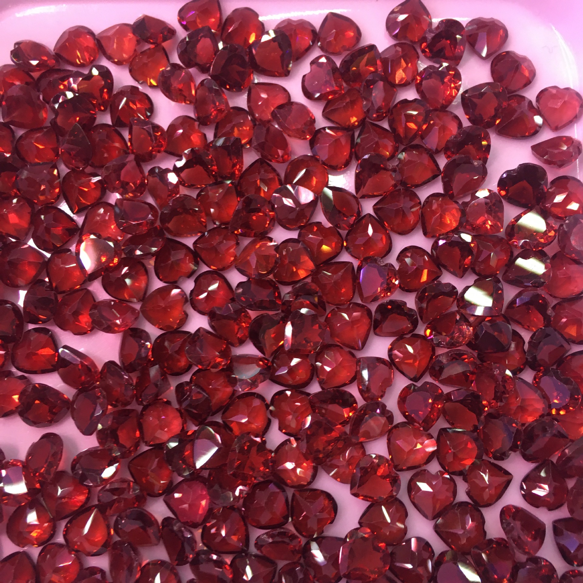 工厂直销天然石榴石戒面火彩闪耀石榴石切面心型裸石戒面批发