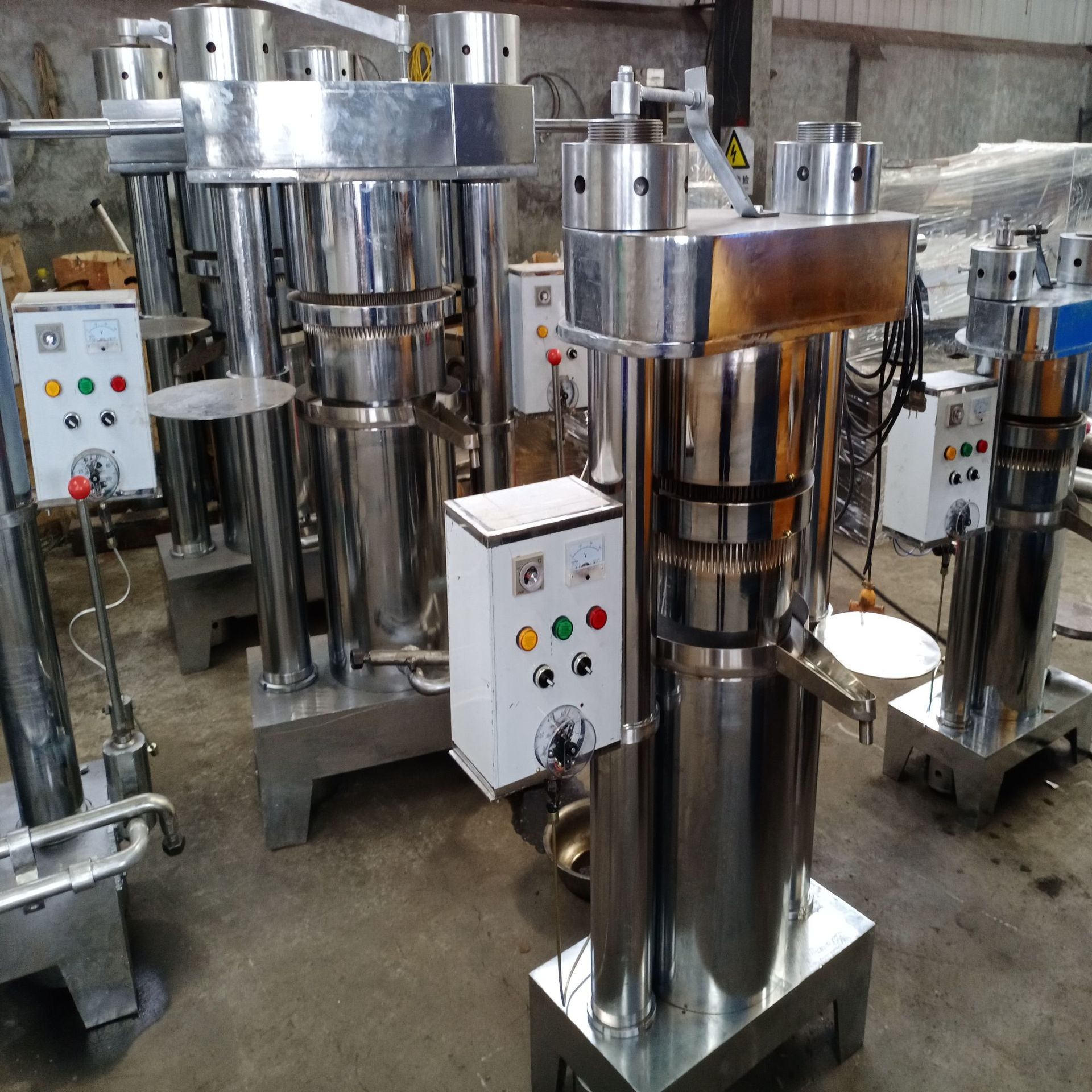 新型液压榨油机芝麻香油机小磨油花生核桃榨油机自动压榨操作简单