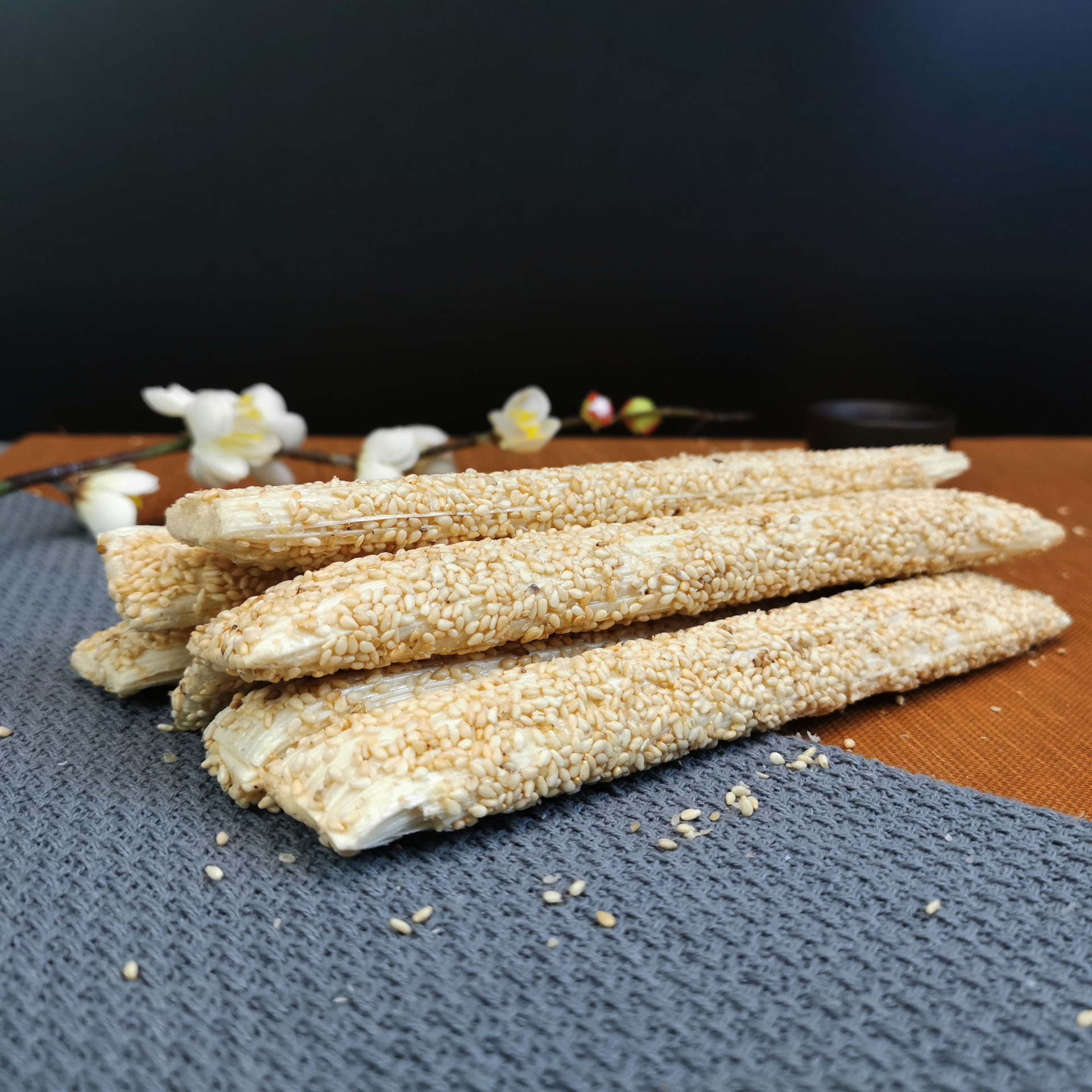 厂家批发芝麻空心大糖芝麻糖芝麻杆制作大糖工艺香脆酥休闲零食