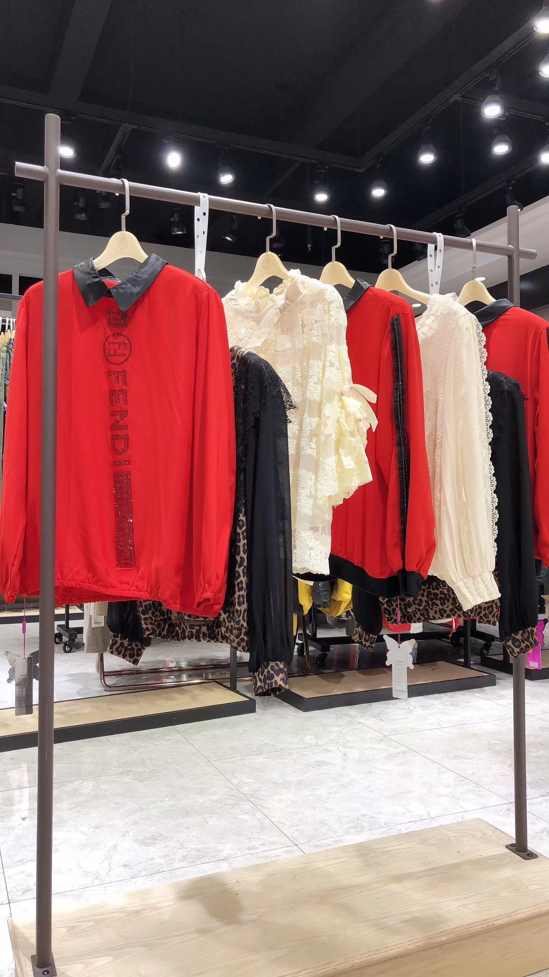 伊蔓姿 秋装上衣女新款 地摊女装雪纺蕾丝上衣 特价女装郑州批发