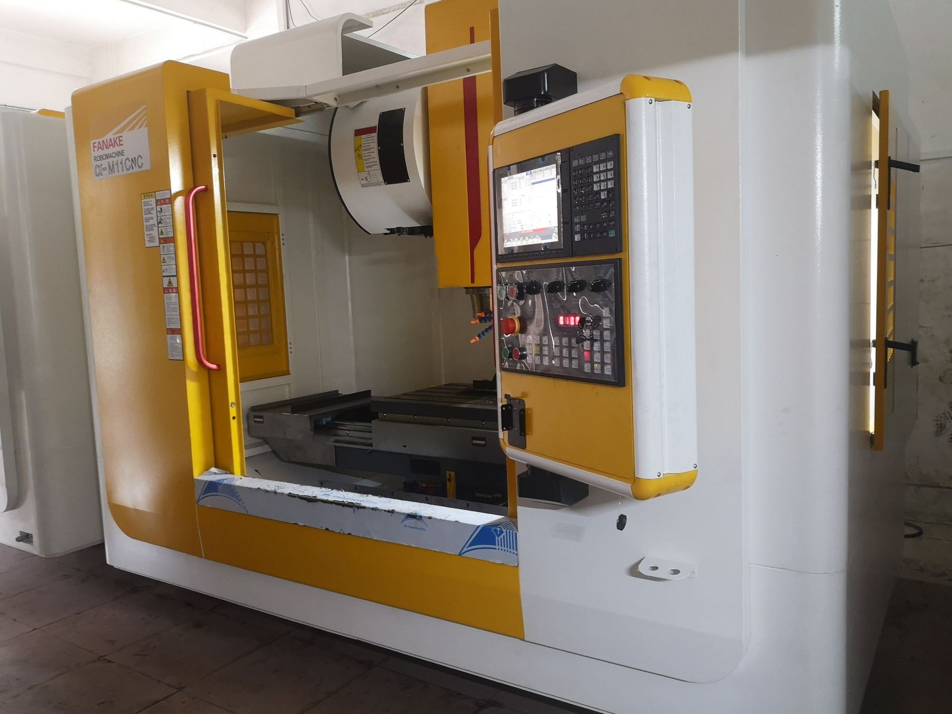 高速数控cnc加工中心机m11vmc1160主轴带环喷出水机床三菱m80