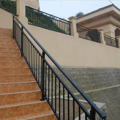 现货供应办公楼铝艺装饰防护楼梯扶手 家用镀锌管阳台护栏