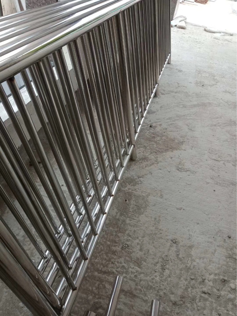 304不锈钢栏杆 扶手楼梯定制 加工安装楼梯立柱护栏来图来样 焊接