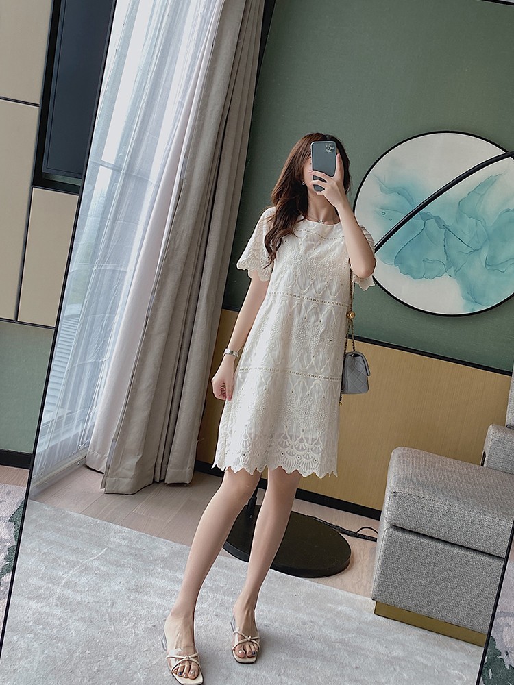 韩国韩式纯色蕾丝连衣裙女夏季气质修身显瘦刺绣轻熟风荷叶边裙子