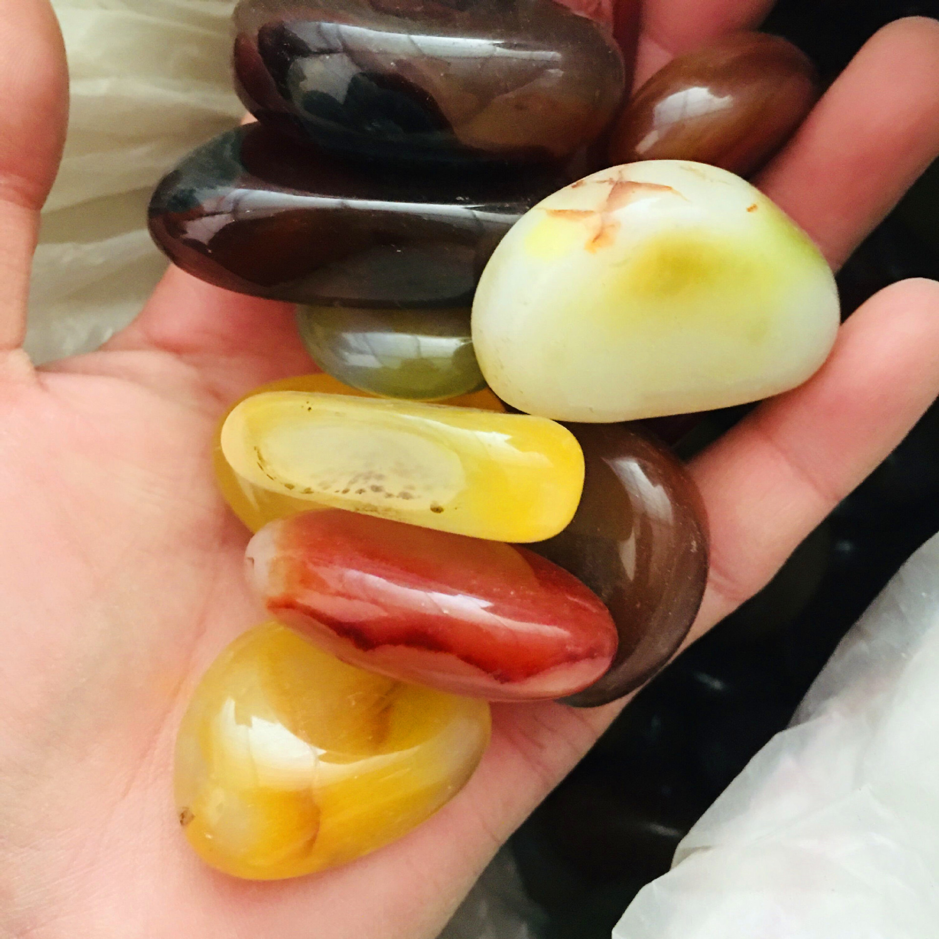 天然玛瑙碎石彩色月牙石鱼池鱼缸花盆装潢材料装饰用品石厂家批发