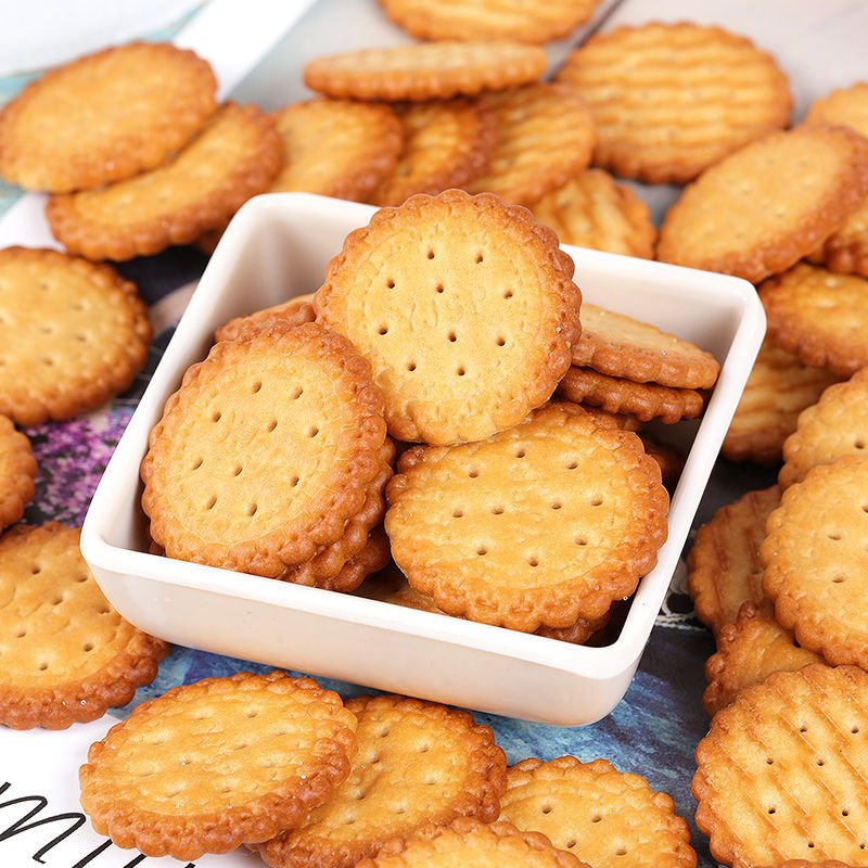 【2斤约24包特价】网红日式小圆饼干海盐小圆饼薄脆饼咸味饼零食