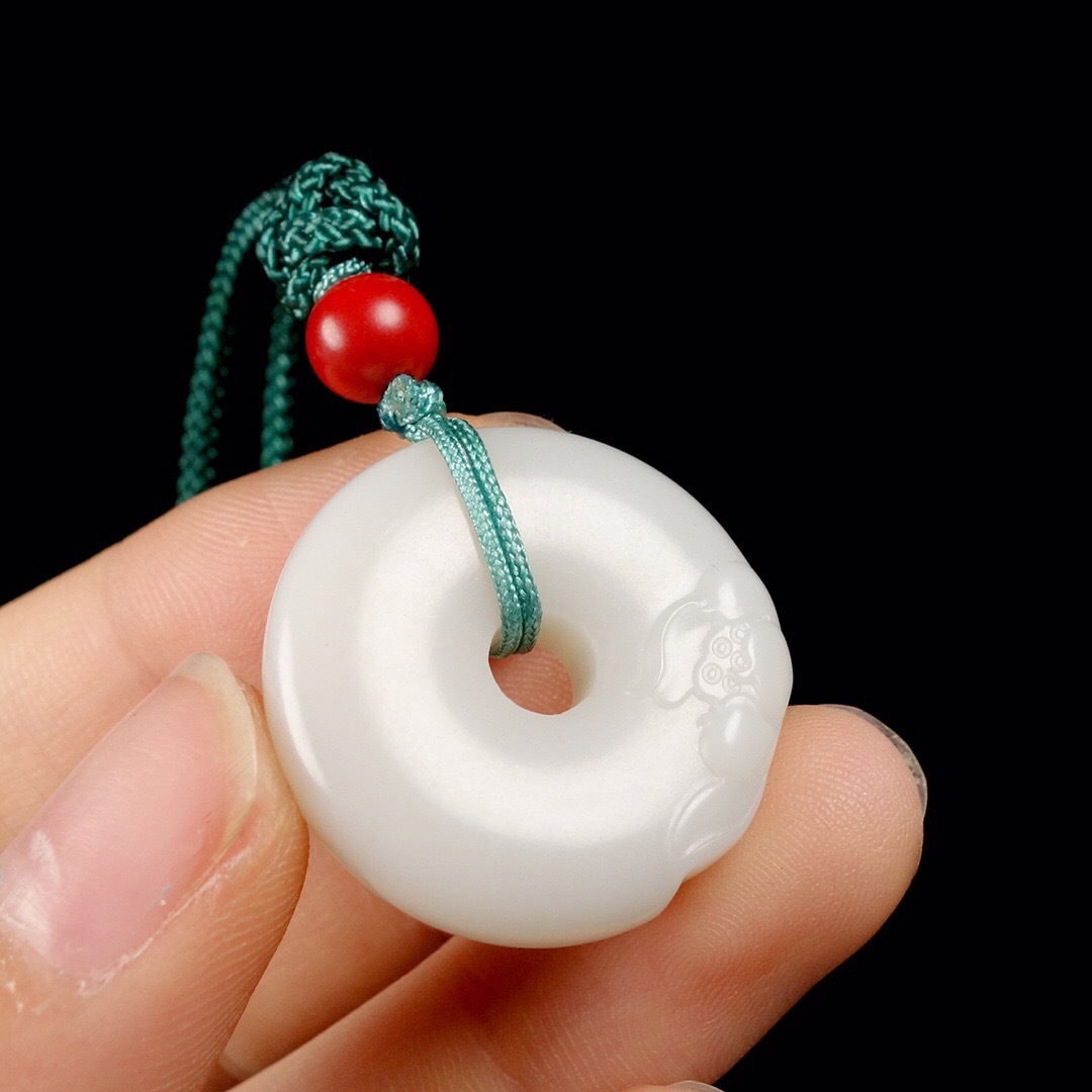 批发供应和田玉白玉莲花平安扣挂件吊坠 莲花玉扣 礼品礼物带证书