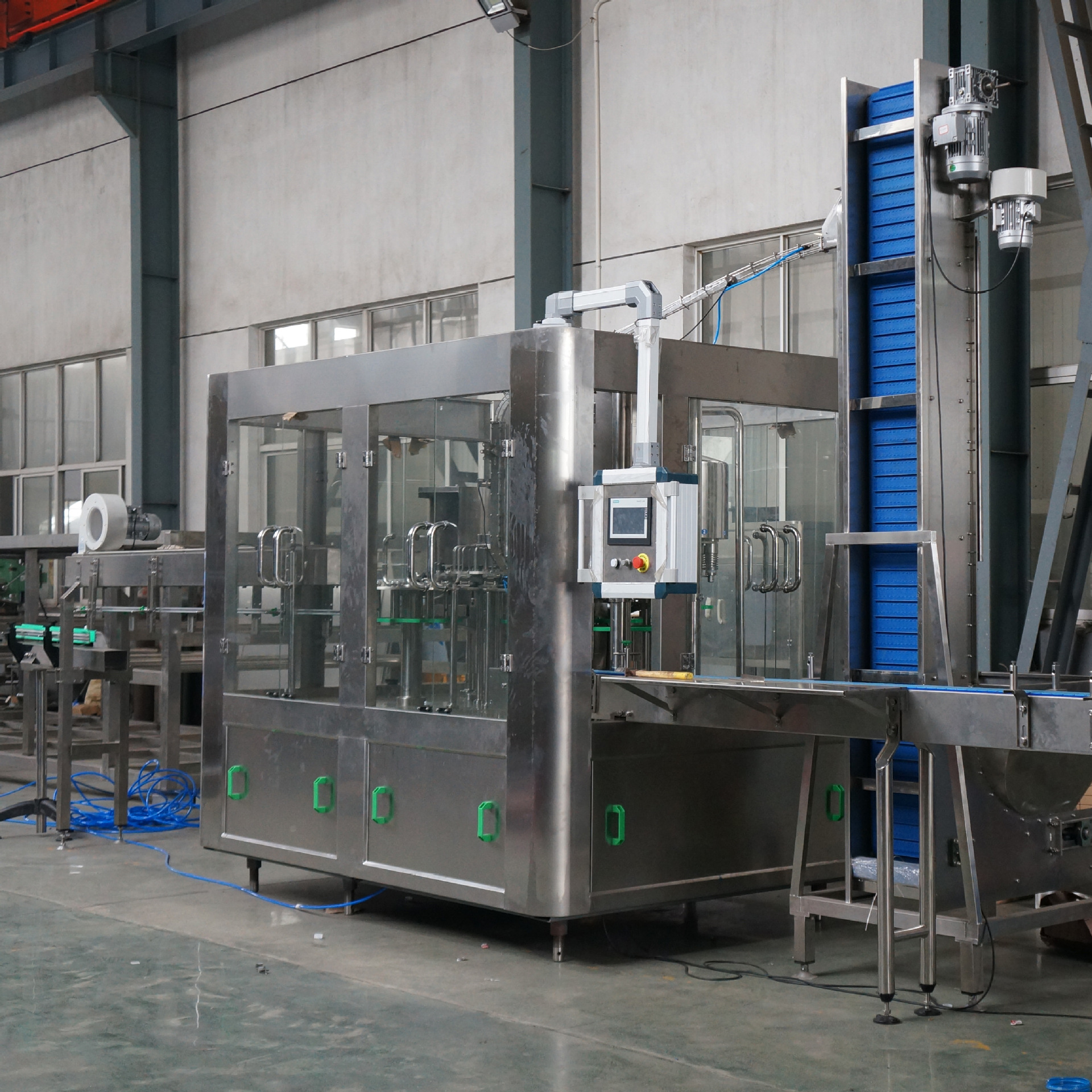 矿泉水生产线全自动pet瓶饮用水灌装机供应三合一灌装机