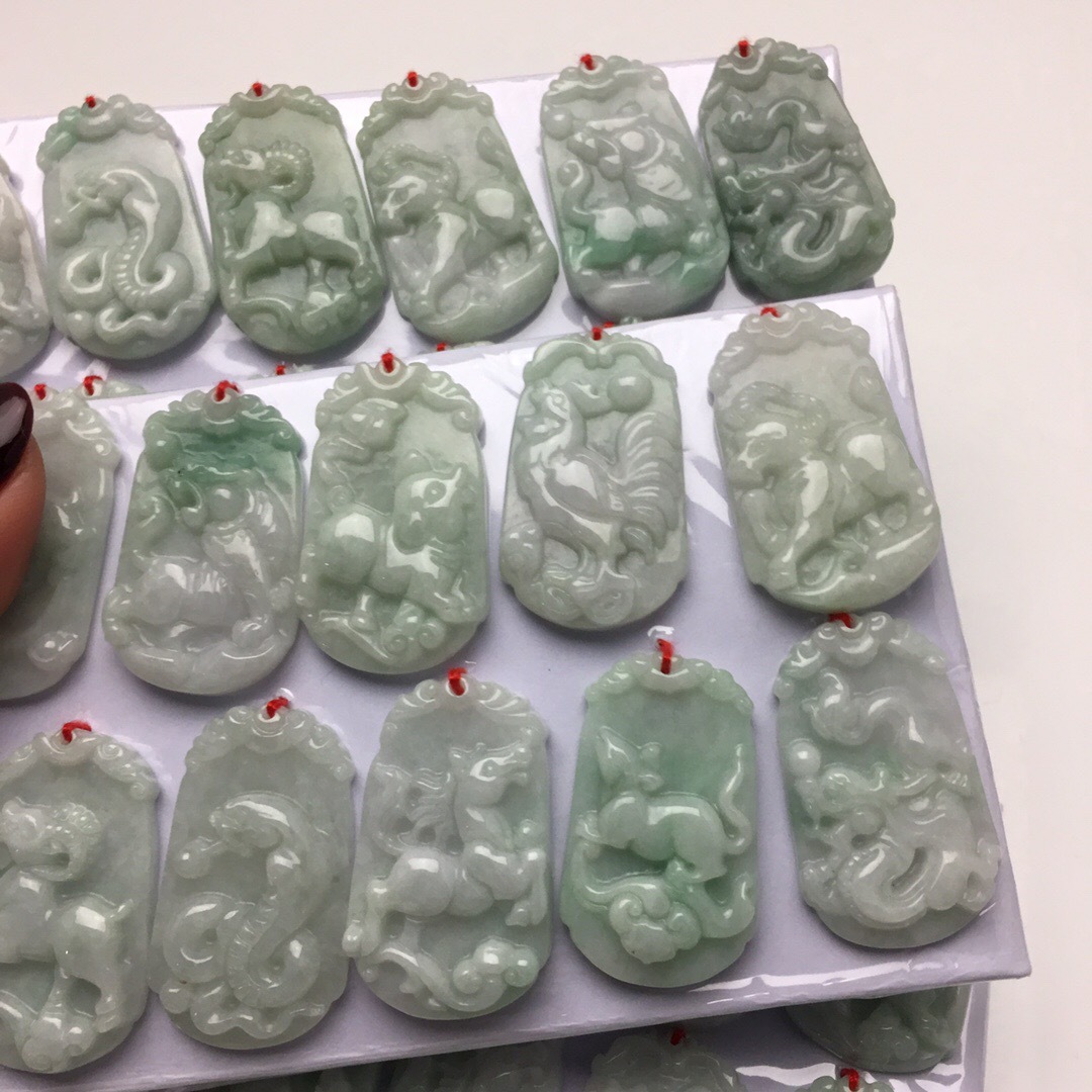 缅甸翡翠a货十二生肖12属相玉石吊坠挂件玉器工艺品厂家批发