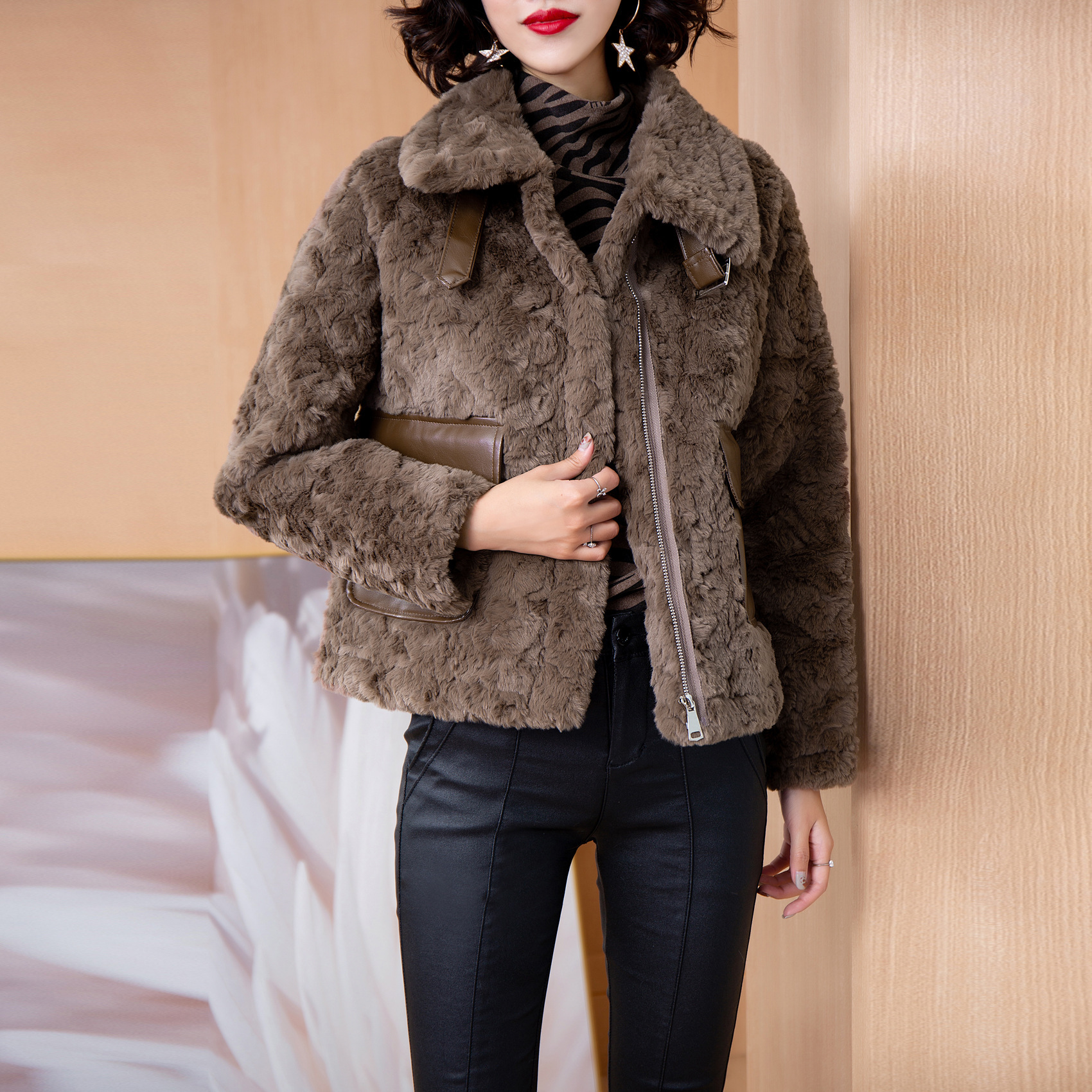 实拍2020冬季新款仿真獭兔毛皮草外套宽松皮毛一体高端短款大衣女